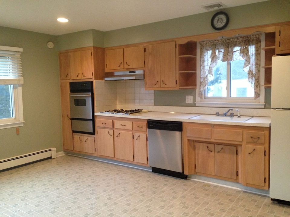 Eat-in Kitchen