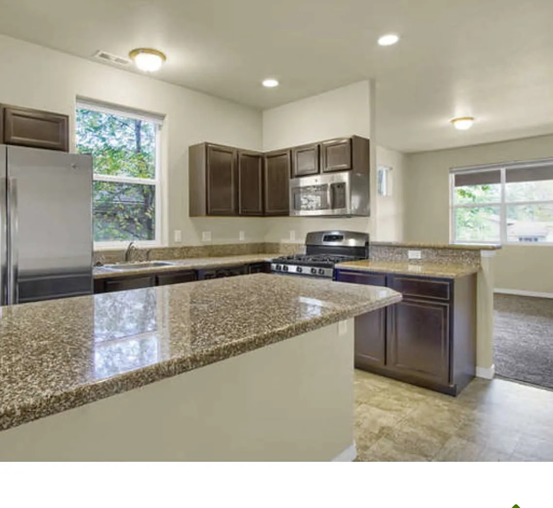 3 bed, 2.5 bath, 1468 sqft, $2,100 — Photo 2