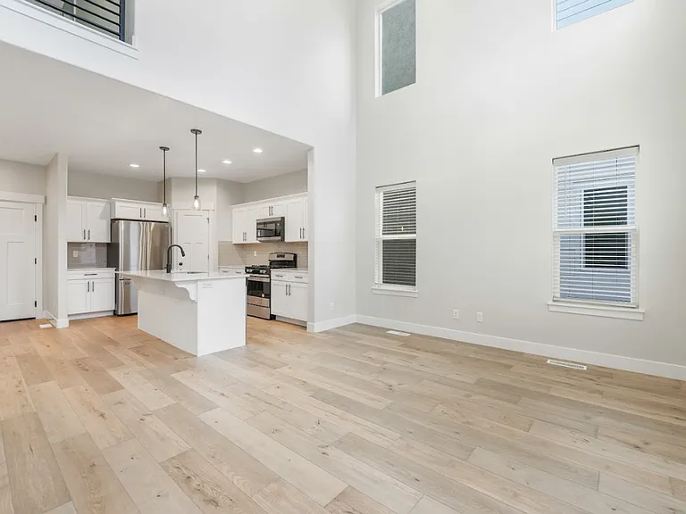 1743 W Terra Vista Ln — Photo 3