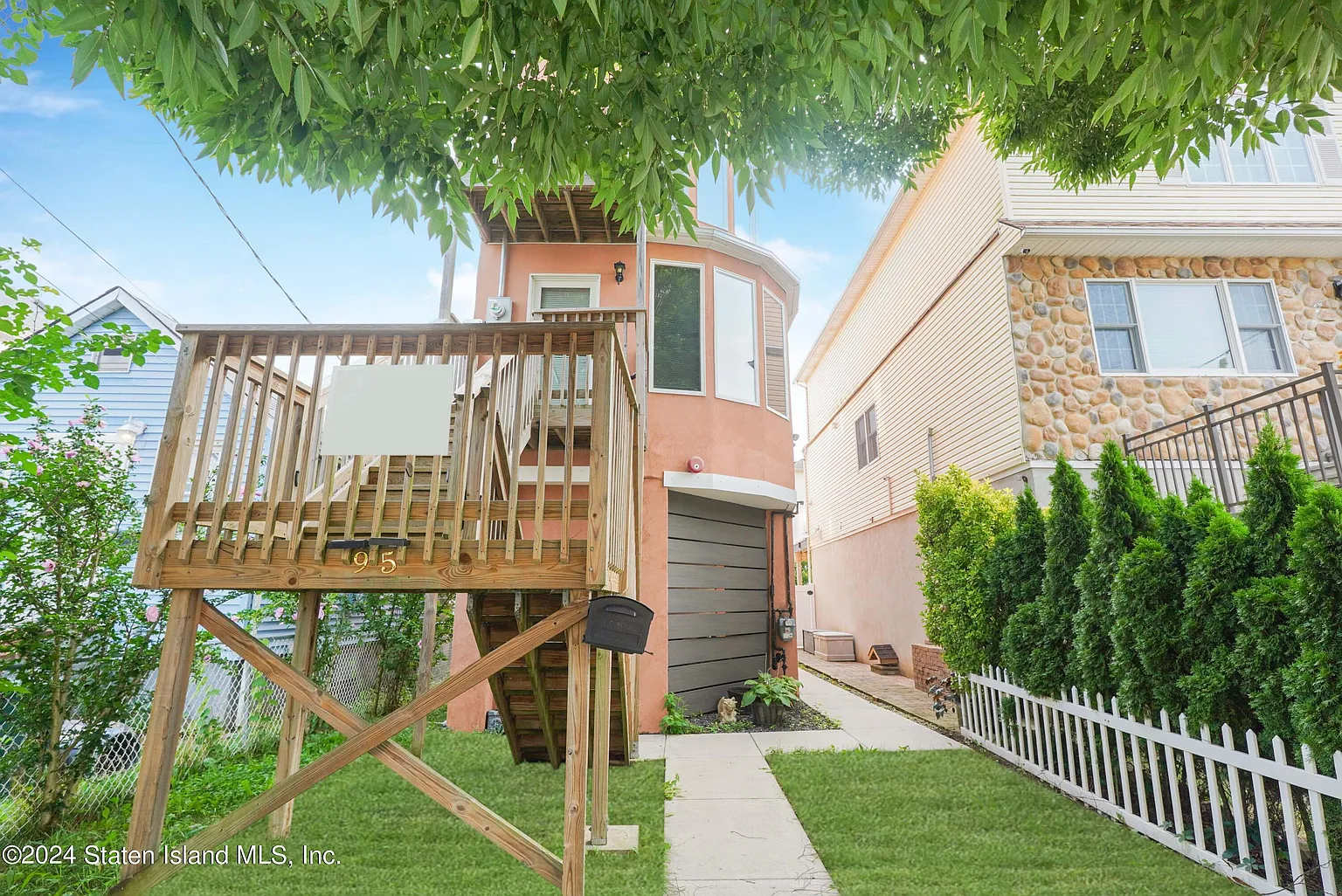 95 Glover St photo 1