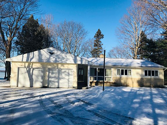 2nd image of 3212 Lakeshore Dr