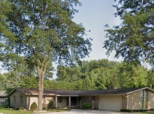 38294 W Horseshoe Dr, Clinton Township, MI