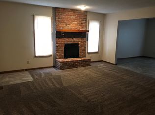 2032 SW 36th St, Topeka, KS 66611