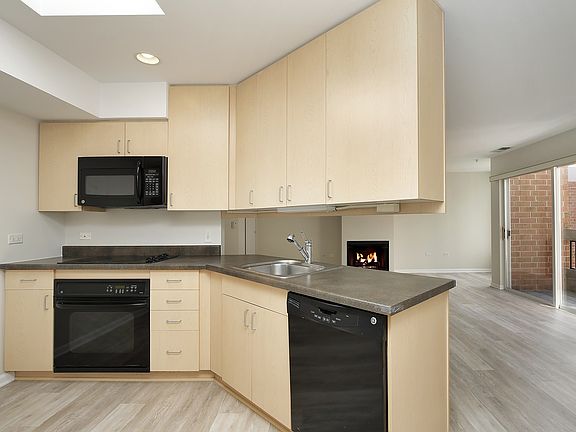 5th image of 1925 Lake Ave Unit 315
