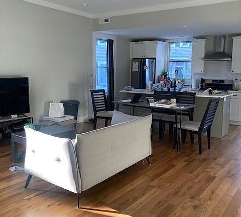 3rd image of 200 Boylston St #201