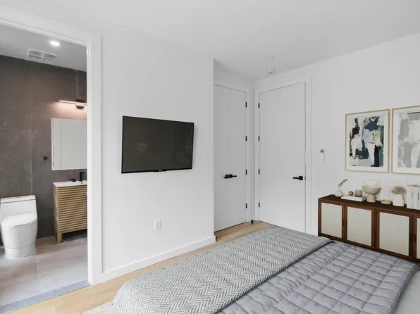 87 Carlton Avenue image 2 of 21