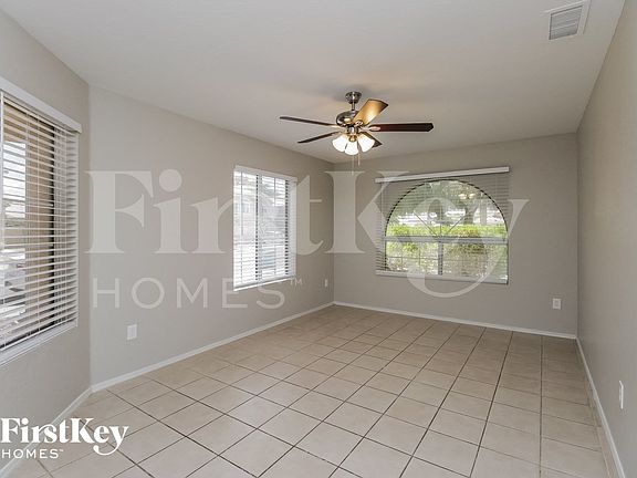 5th image of 934 E Elgin St