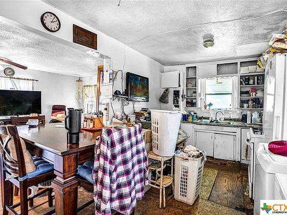 4th image of 1706 W Avenue D