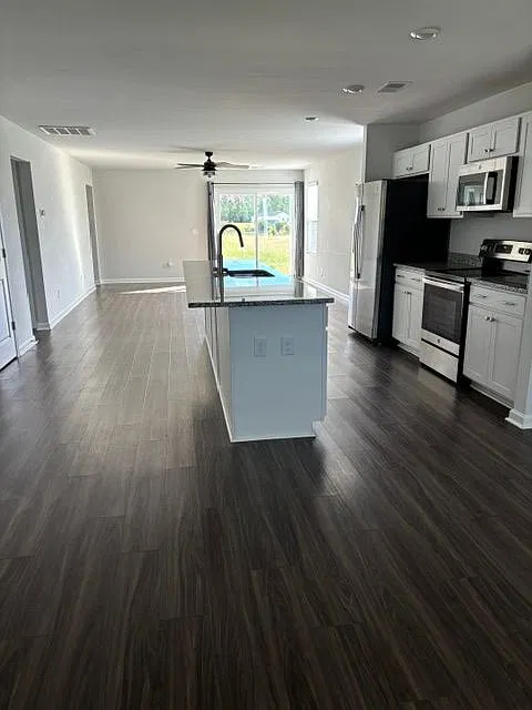 3 bed, 1535 sqft, $2,400 — Photo 2