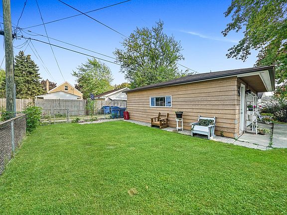 5th image of 14507 Blaine Ave