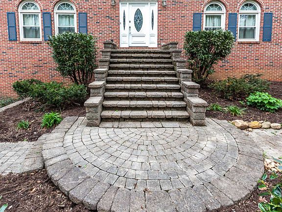 3rd image of 228 Essex Dr