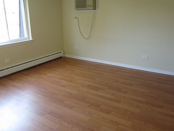 3rd image of 9998 Holly Ln