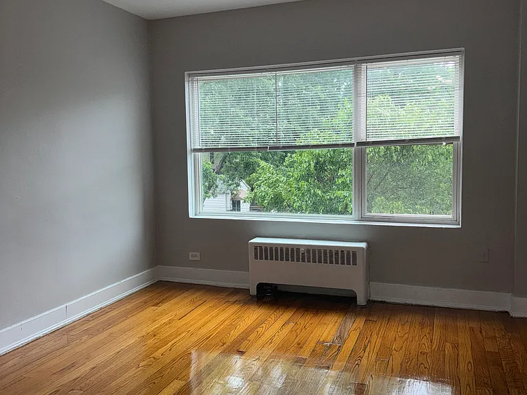 1957 W Lunt Ave #1/2-2 — Photo 3