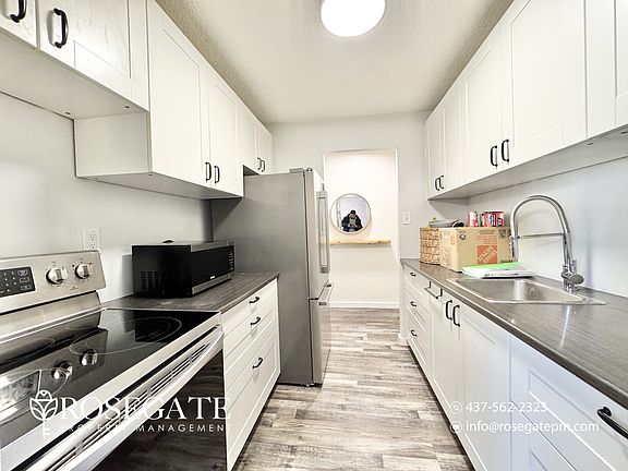2nd image of 936 Glen St #203
