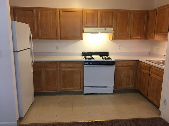 3rd image of 833 Courtlandt Ave APT 2