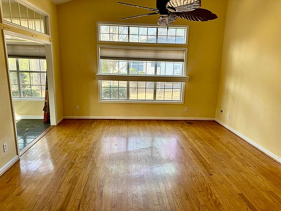 3rd image of 231 King George Rd.