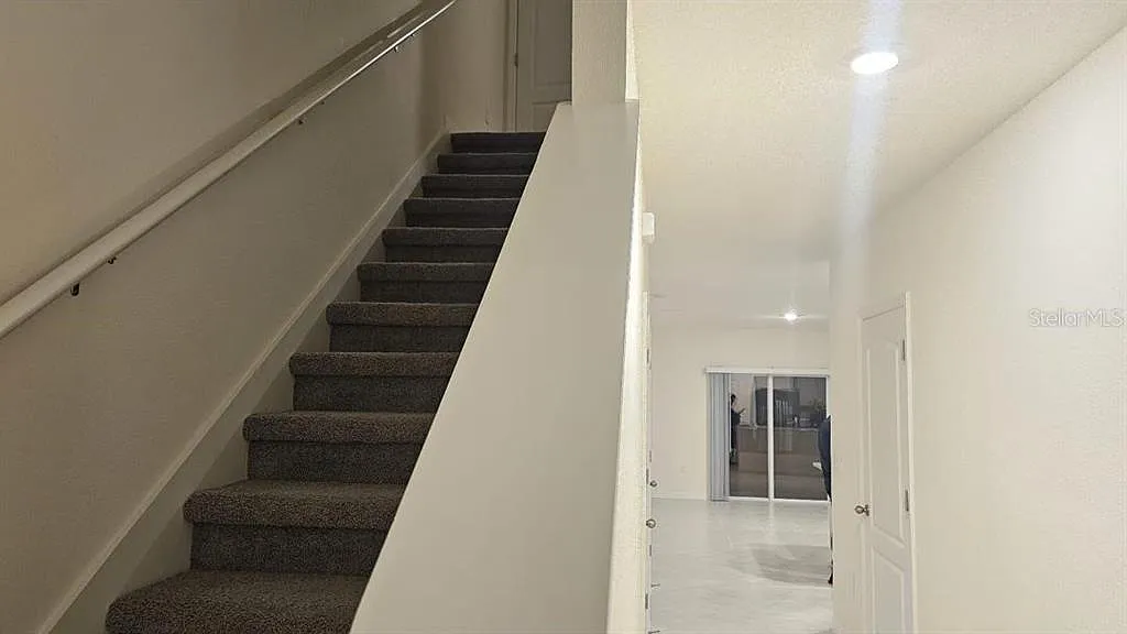 3 bed, 2.5 bath, 1488 sqft, $2,100 — Photo 4