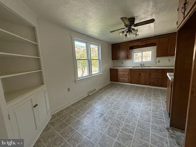 2 bed, 1.0 bath, 832 sqft, $1,150 — Photo 4
