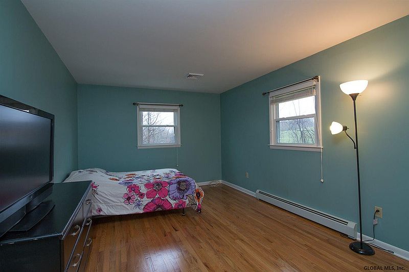 5th image of 15 COLE HILL Road