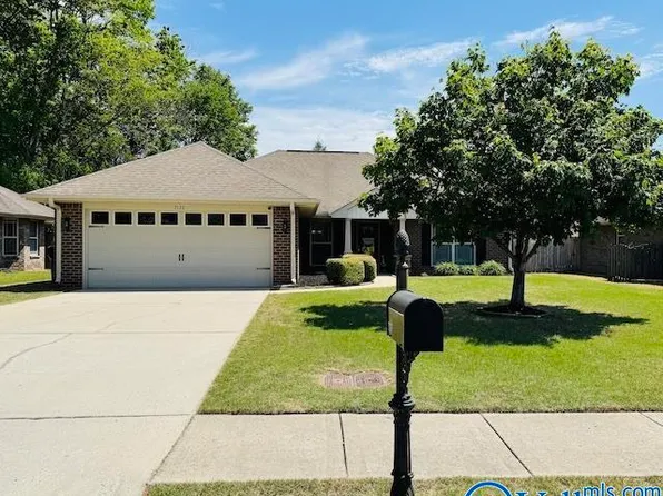 7137 Pale Dawn Pl SE, Owens Cross Roads, AL 35763