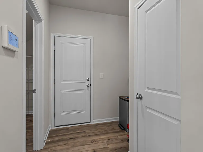 945 Avonmore Dr — Photo 5
