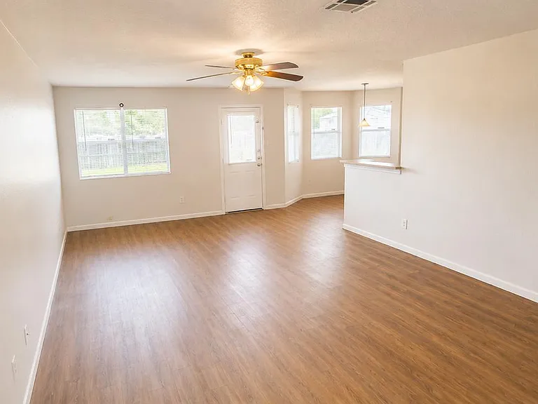 4311 Mustang Dr — Photo 5