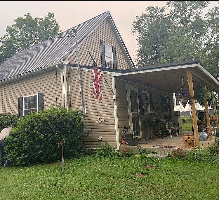 2nd image of 300 E Guardian St