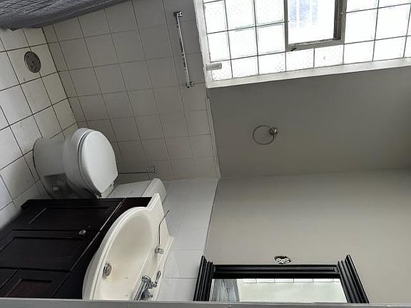 4th image of 2853 W Shakespeare Ave #3