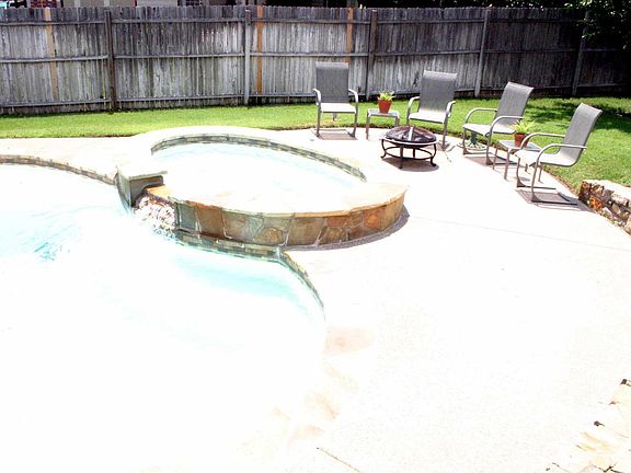 5th image of 2965 Lakeview Cir