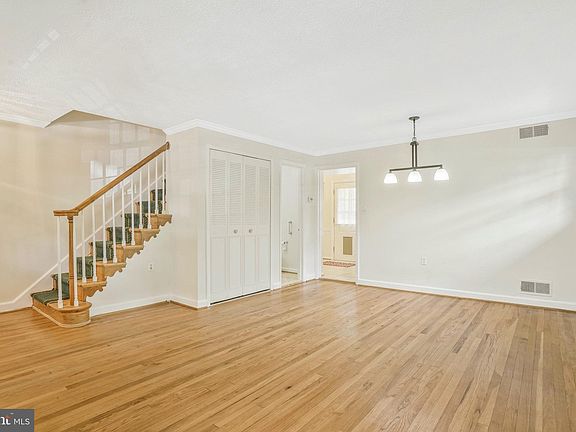 4th image of 402 James Ct #41