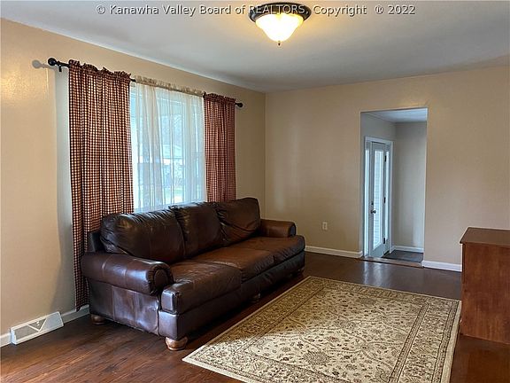 3rd image of 3304 Maywood Dr