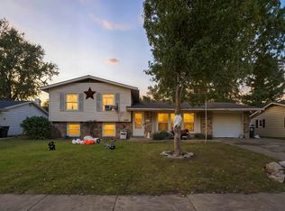 1922 Legoma Dr, Fort Wayne, IN 46819