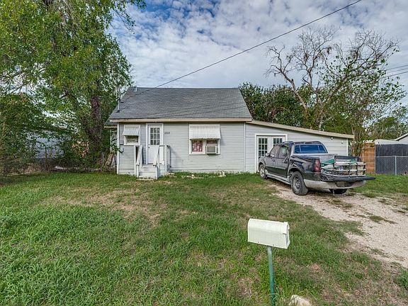 2nd image of 2009 Pecan St