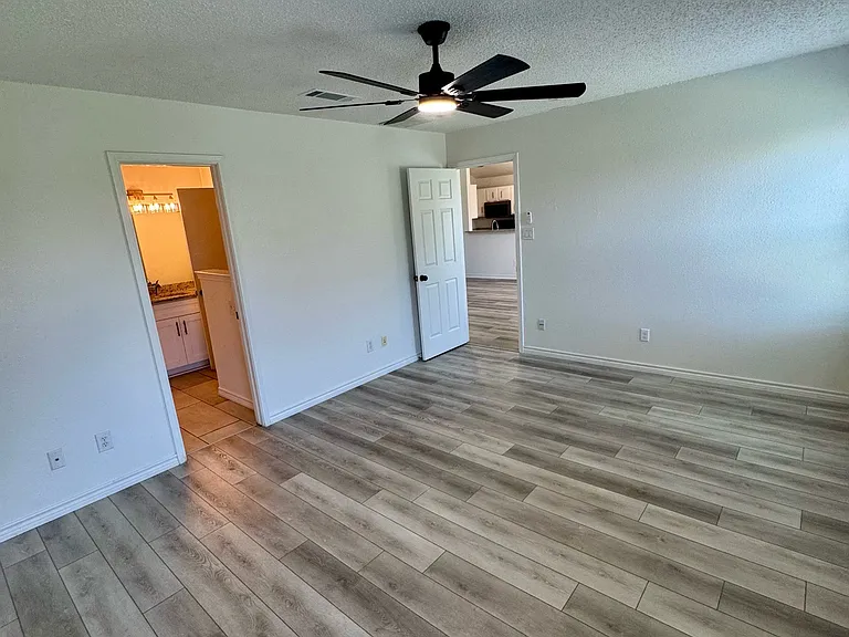 2304 Corral Dr — Photo 8