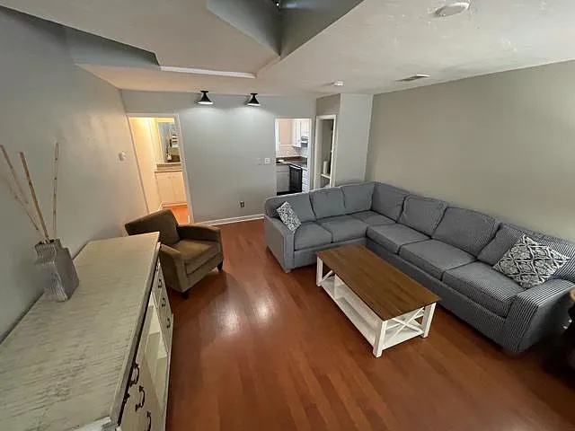 815 W Pensacola St #7 — Photo 6