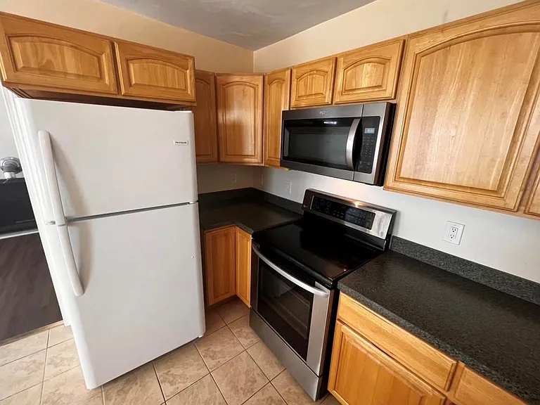 120 Summit St #2 — Photo 3