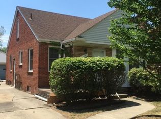 20846 Lochmoor St, Harper Woods, MI 48225