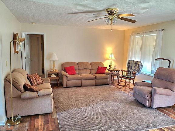 3rd image of 506 Shannon Way
