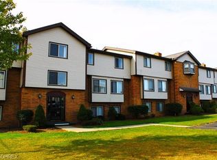 28820 Chagrin Blvd APT 217, Woodmere, OH 44122
