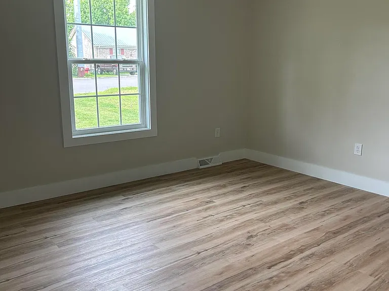 909 E Irvine St — Photo 16