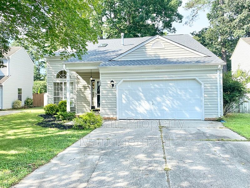 1st image of 106 Amelia Ct