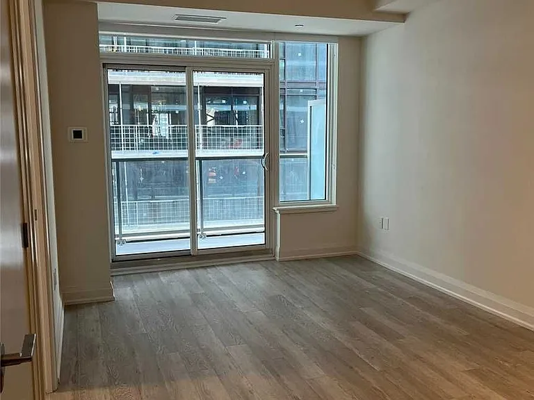 212 King William St #512 — Photo 4