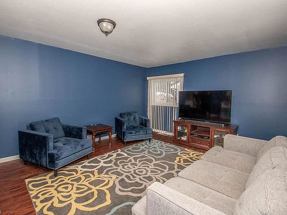 3rd image of 3917 Staatz Dr