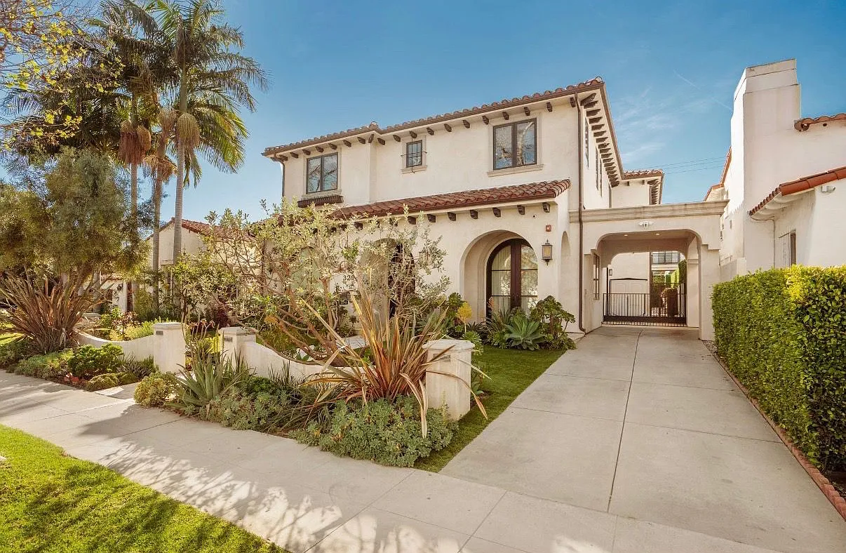 6 bed, 7.5 bath, 5700 sqft, $25,000 — Photo 1