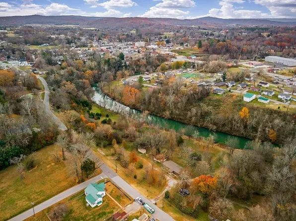 301 W Everett St, Sparta, TN 38583