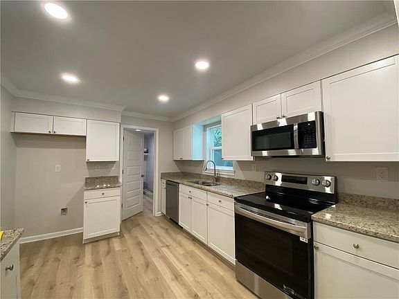 3rd image of 209 Norden Dr E