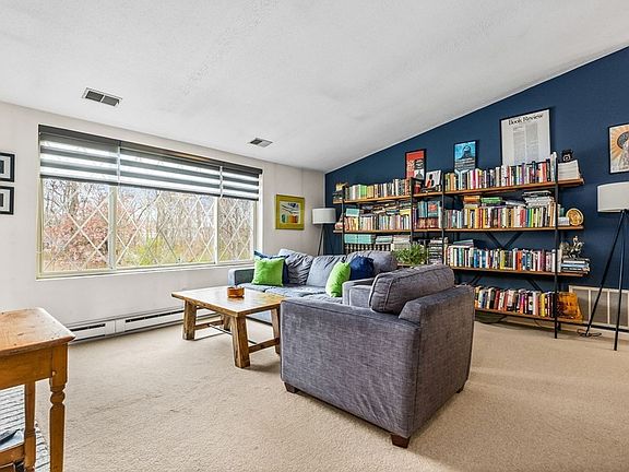 5th image of 18 Royal Lake Dr APT 7