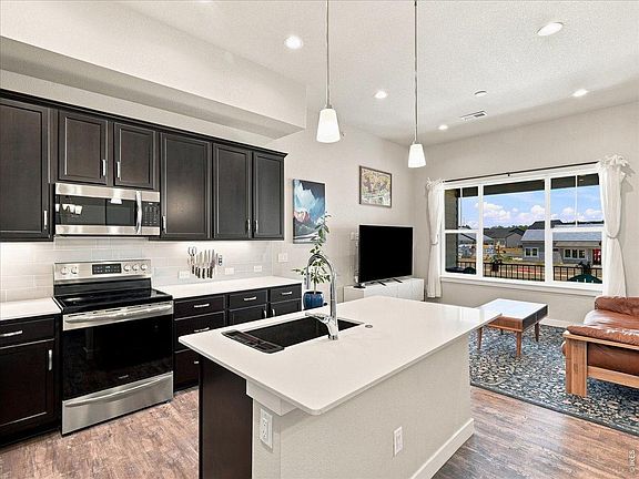 2nd image of 820 Schlagel St #6