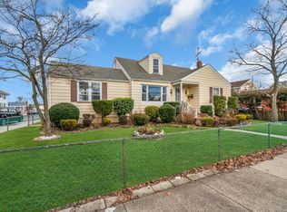 303 Taylor St, Riverside, NJ 08075