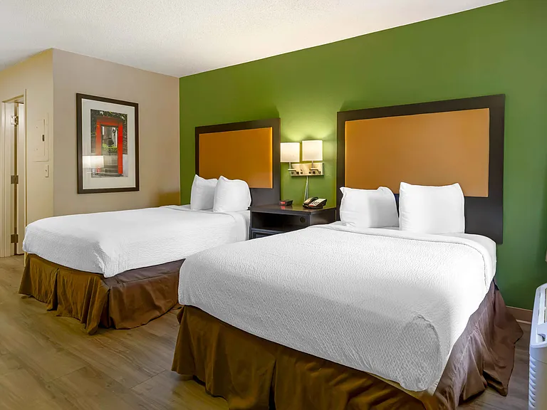 Studio Suite - 2 Full Beds